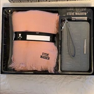 Brand New with Tags Steve Madden gift set